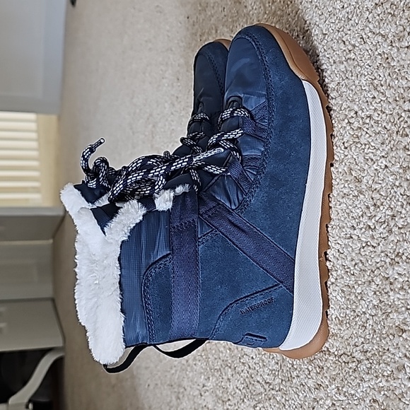 Sorel boots - Picture 2 of 4